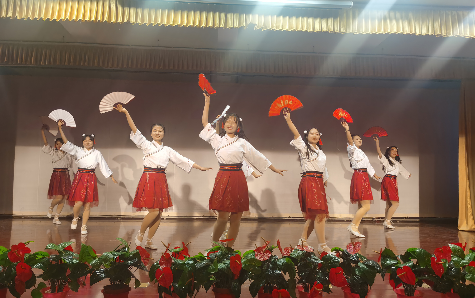 教师教育学院举办第四届“展我芳华·艺鸣惊人”新生才艺大赛决赛-河西学院